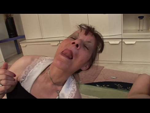 ❤️ Две баби и еден дедо имаат тројка Квалитетно порно на mk.porn-milf300.ru ❌